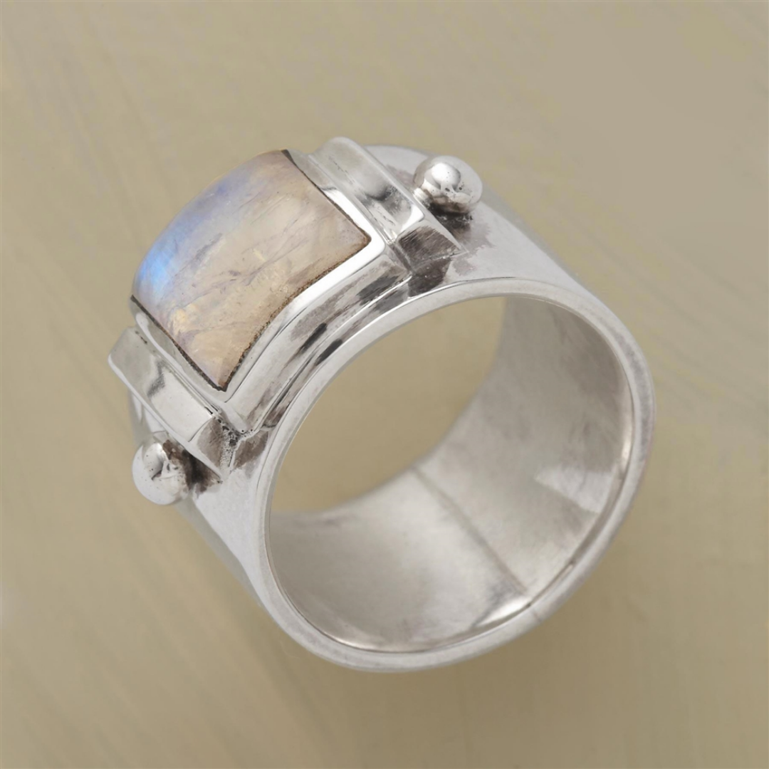 Mondstein Majestät Ring