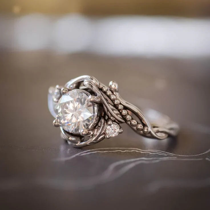 Eleganter Silberzweig-Zirkonia-Ring