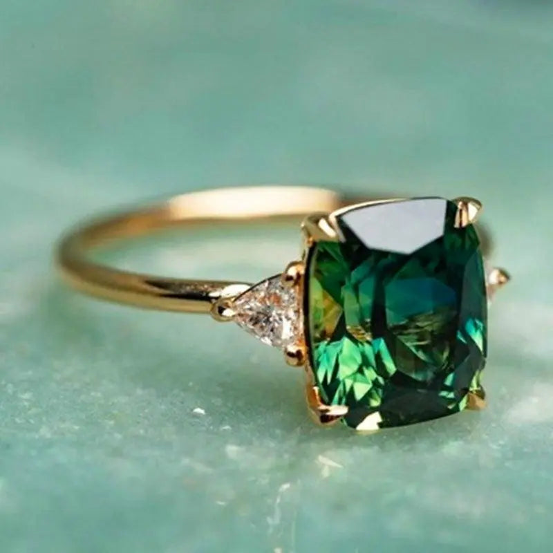 Eleganter quadratischer Smaragd-Ring